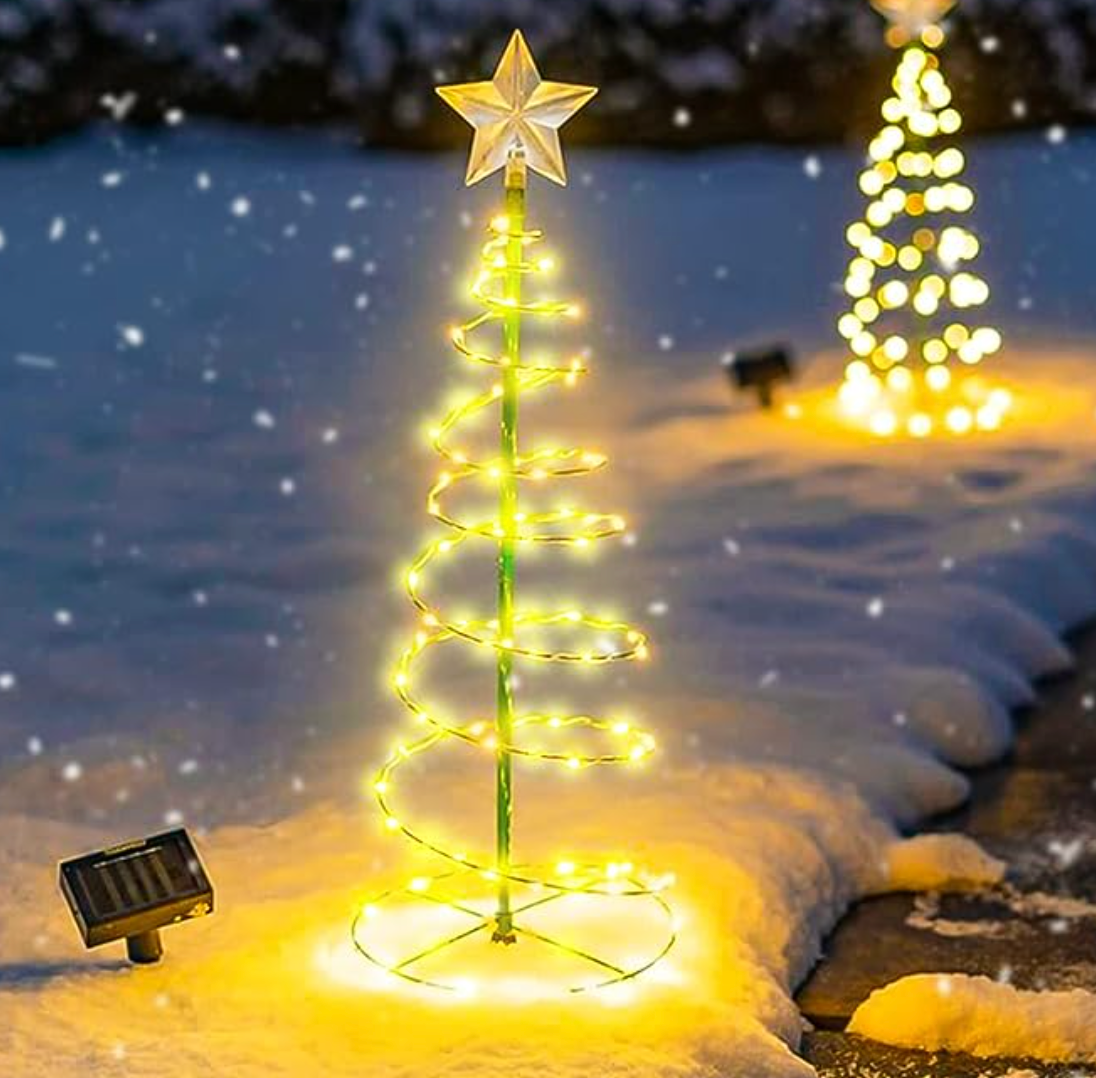 Estaca Solas En Forma De Árbol De Navidad En Luz Cálida